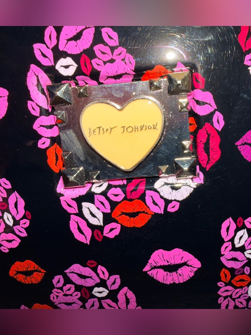 Rare Retired Betsey Johnson Hardside Cosmetic Train Case XOXO kisses 💋 EUC - Picture 3 of 13